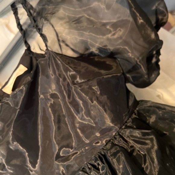 Brand new top! Super cute but doesn’t fit a larger chest 😂 - Picture 3 of 6